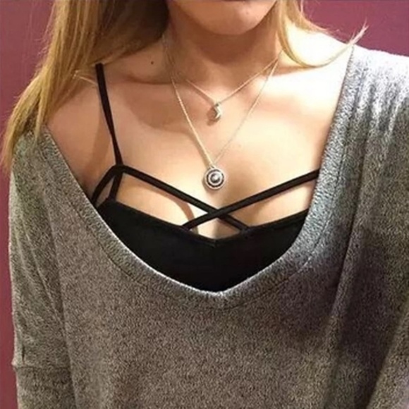 Versatile black strappy padded bra crop top - Picture 3 of 8